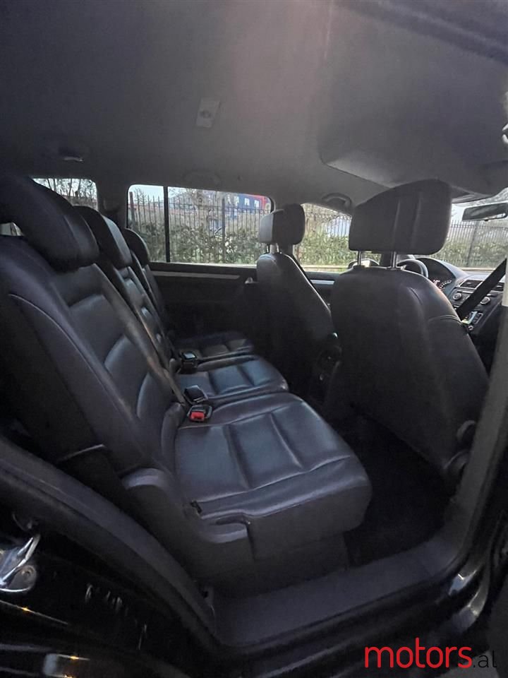 2015' Volkswagen Touran photo #6