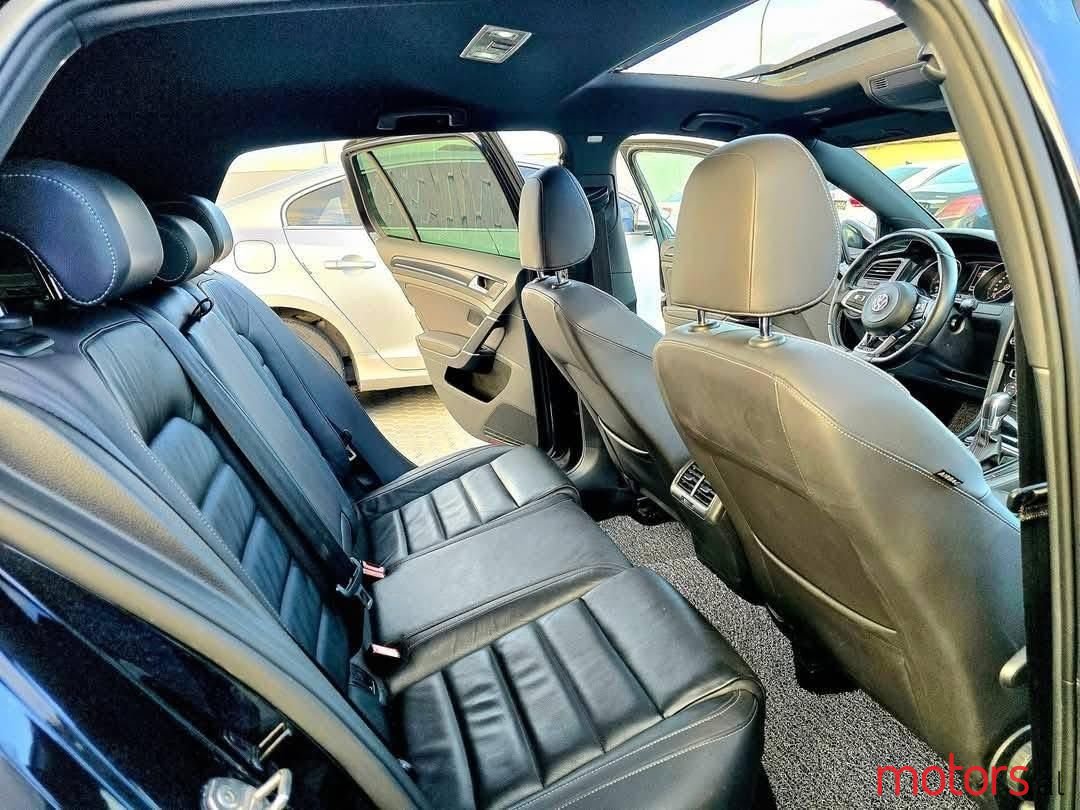 2015' Volkswagen Golf photo #1