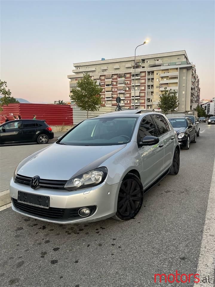 2011' Volkswagen Golf photo #1