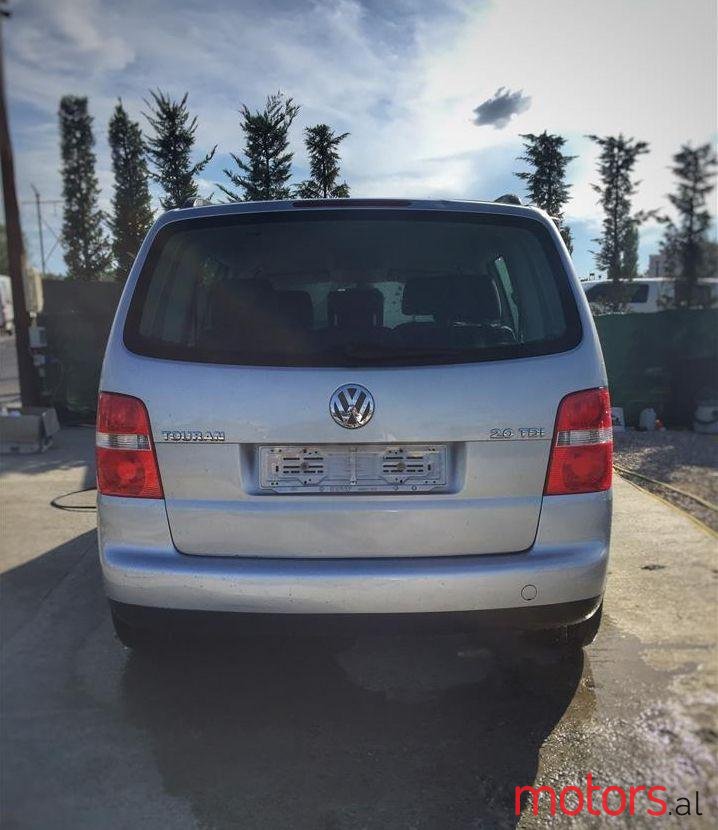 2005' Volkswagen Touran photo #1