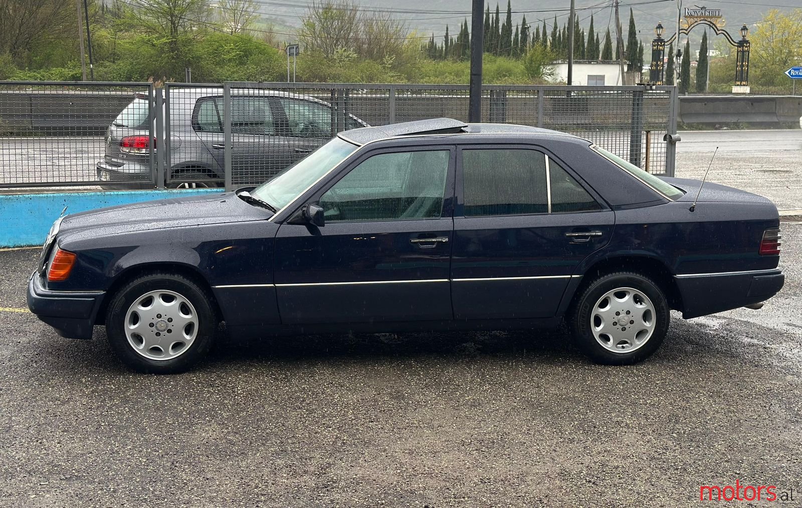 1993' Mercedes-Benz E 250 photo #5