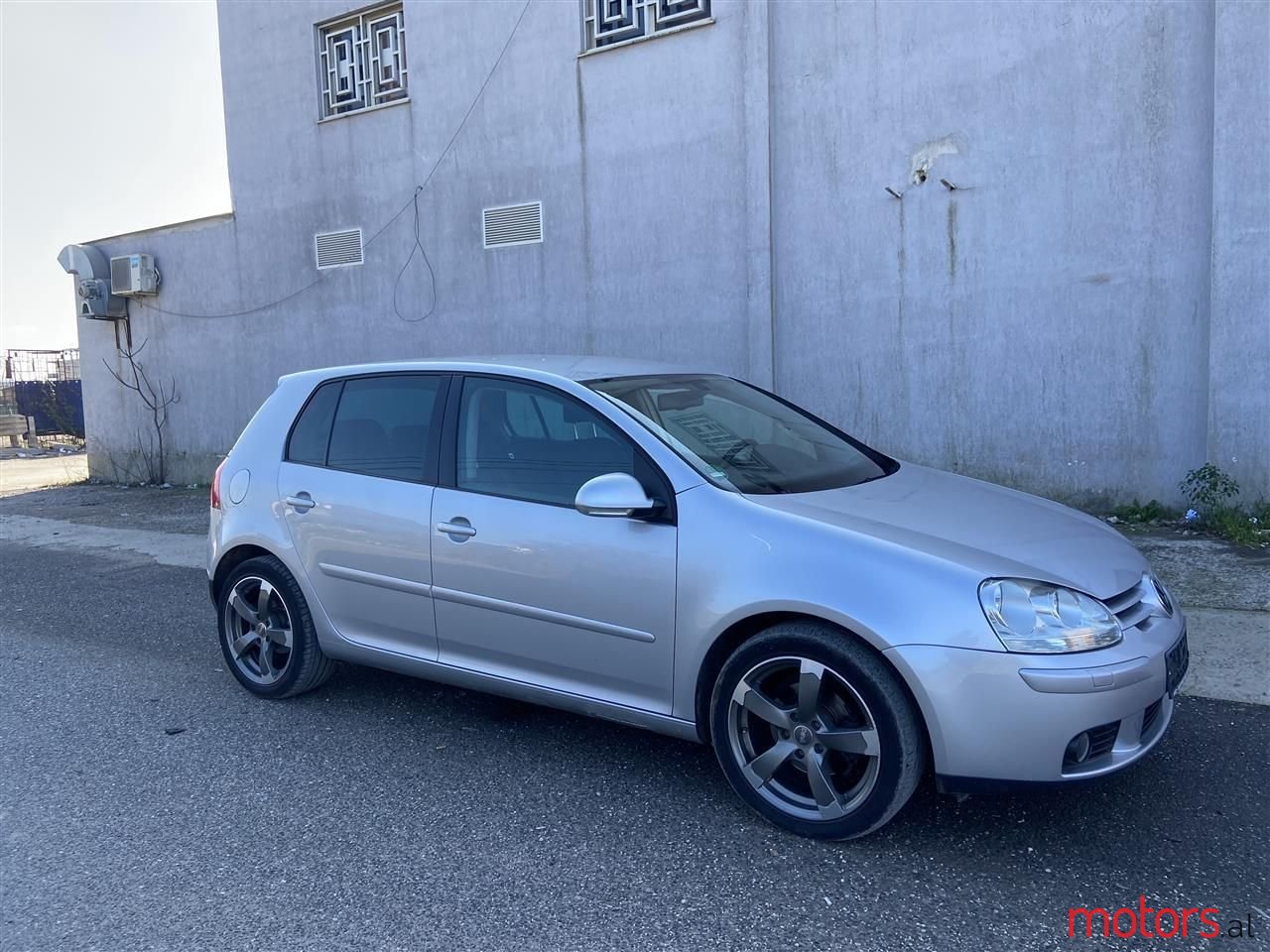 2005' Volkswagen Golf photo #2