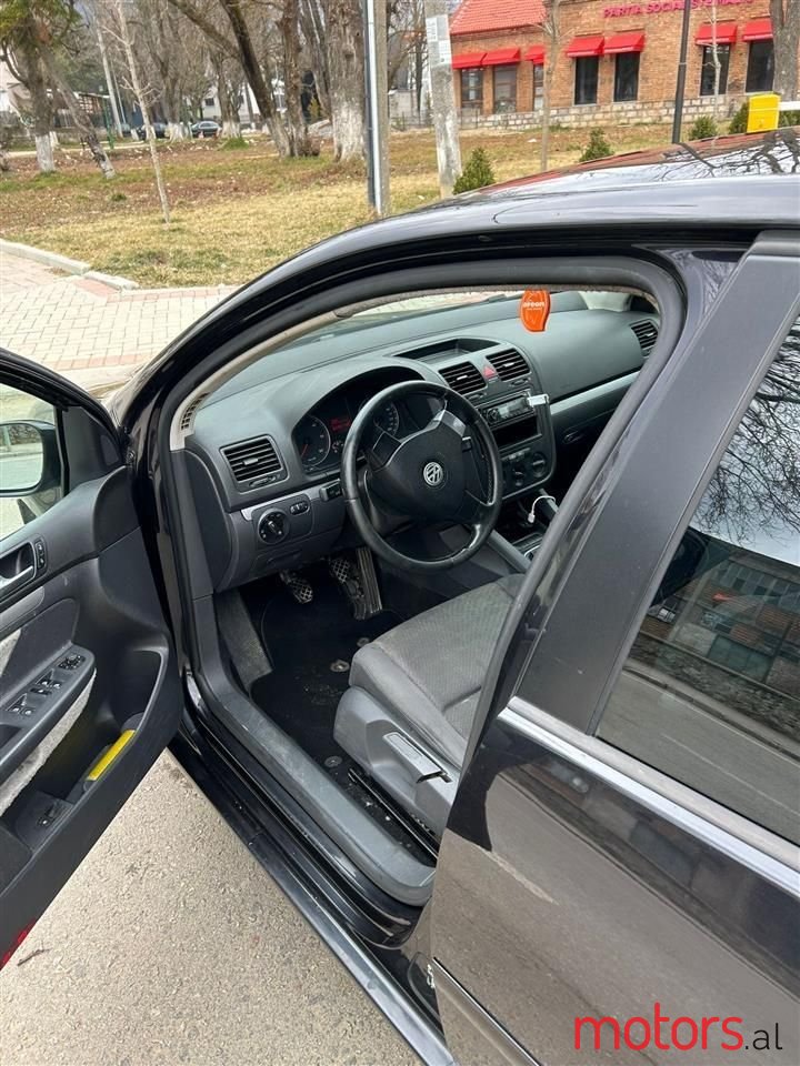 2007' Volkswagen Golf photo #3