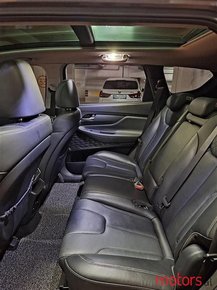 2019' Hyundai Santa Fe photo #2