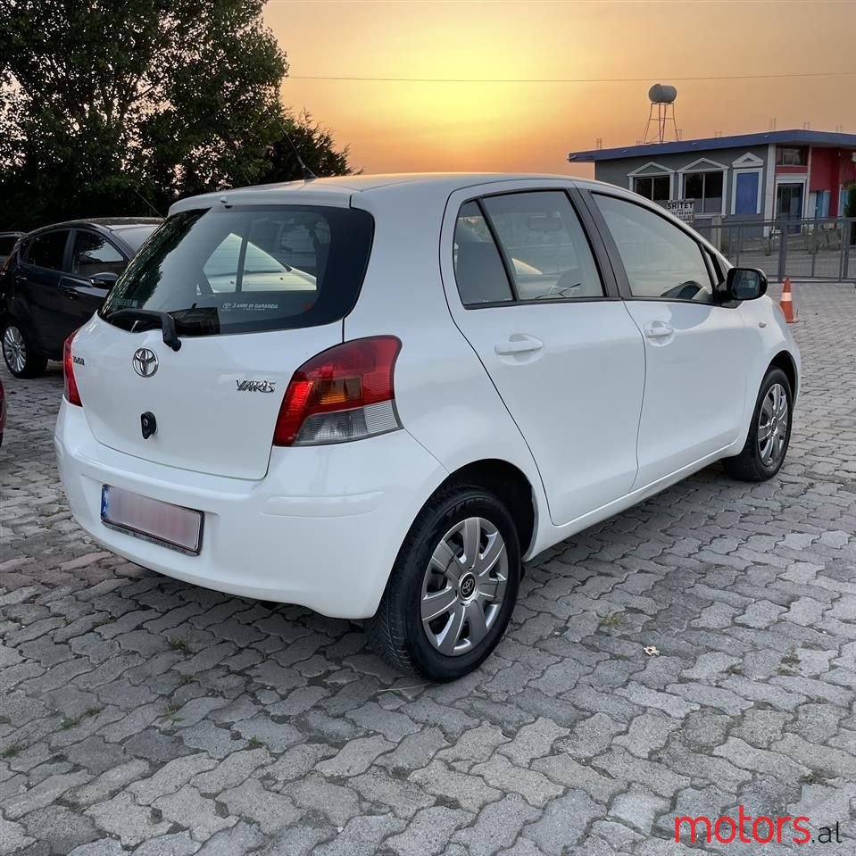 2009' Toyota Yaris photo #6