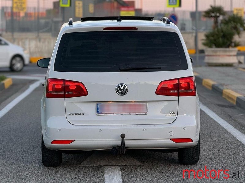 2012' Volkswagen Touran photo #6