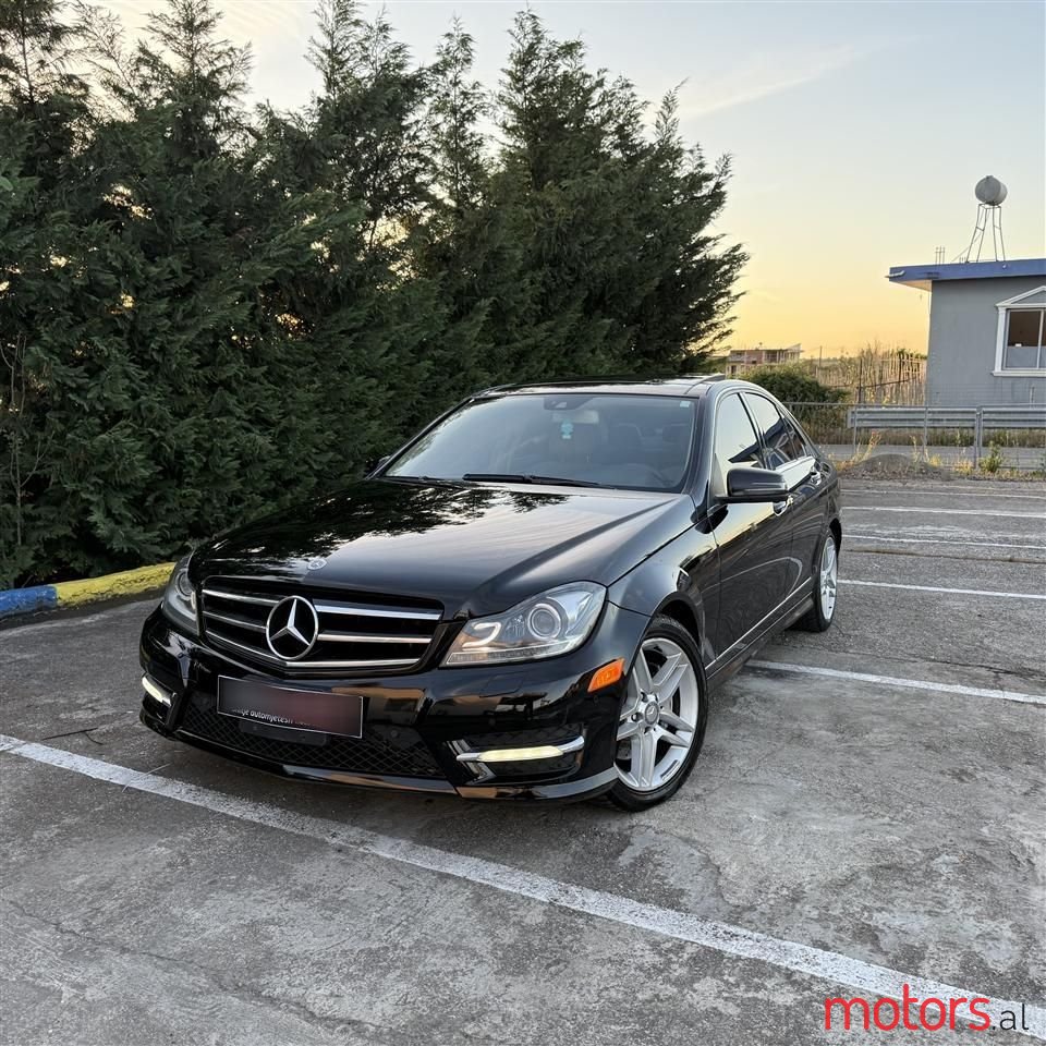 2012' Mercedes-Benz C 300 photo #1