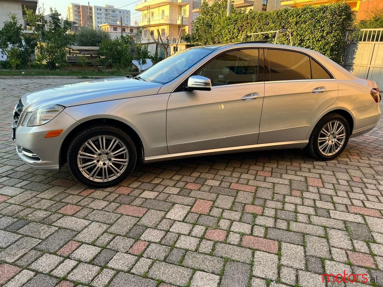 2011' Mercedes-Benz E 350 photo #4