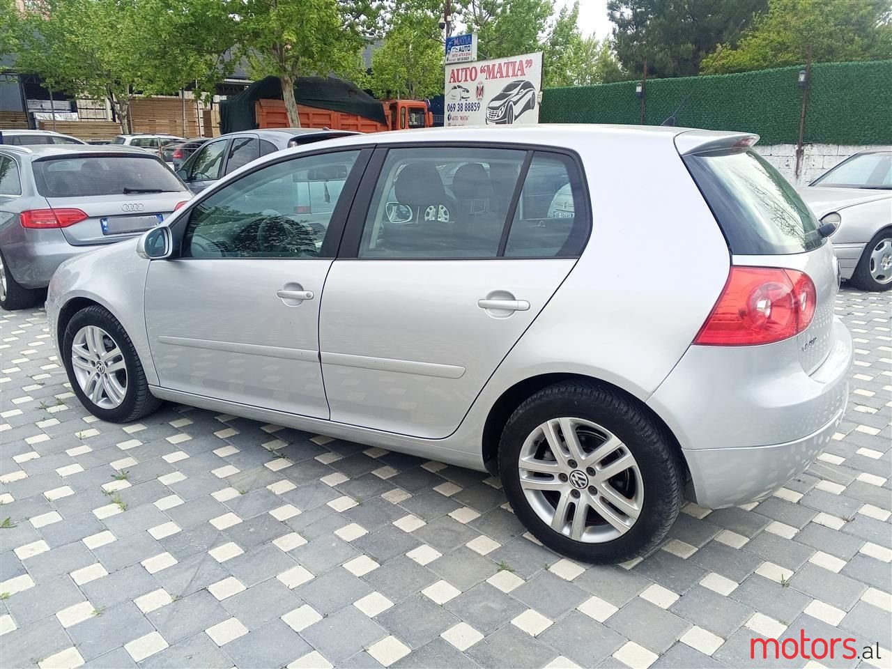 2008' Volkswagen Golf photo #5