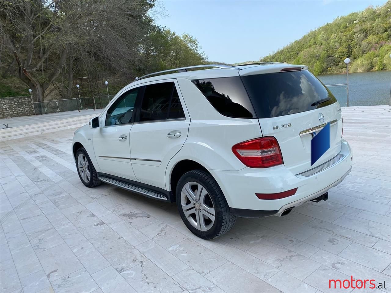 2011' Mercedes-Benz ML 350 photo #3