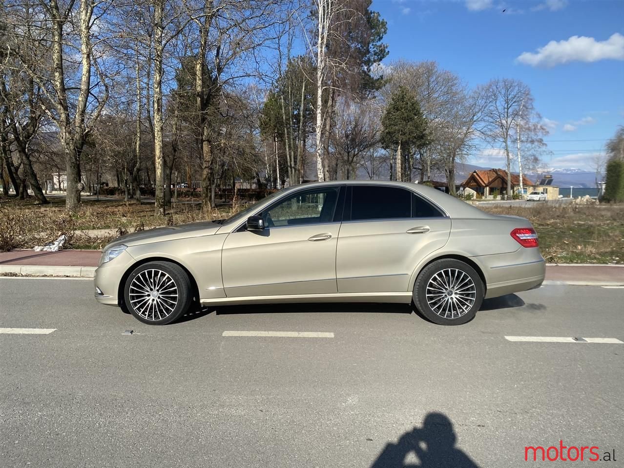 2009' Mercedes-Benz E 250 photo #2