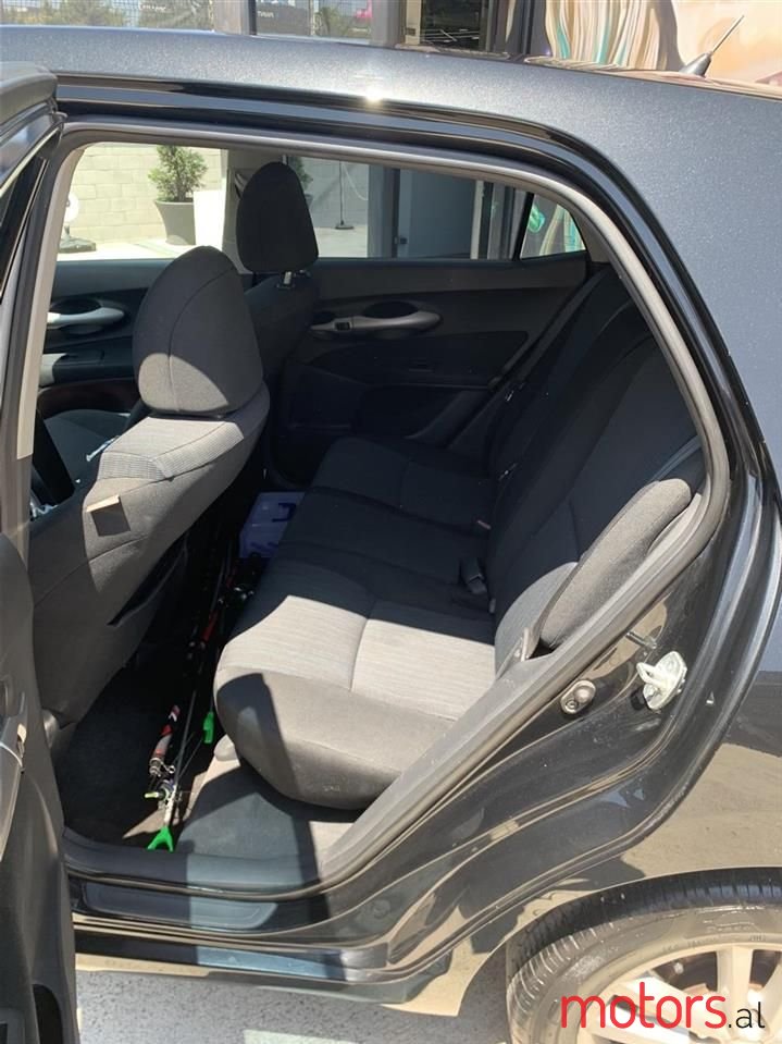 2009' Toyota Auris photo #2