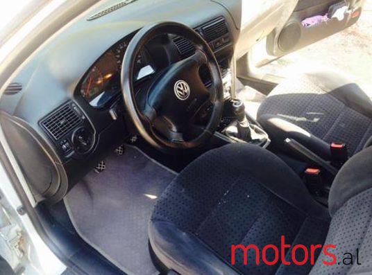 2000' Volkswagen Golf photo #2