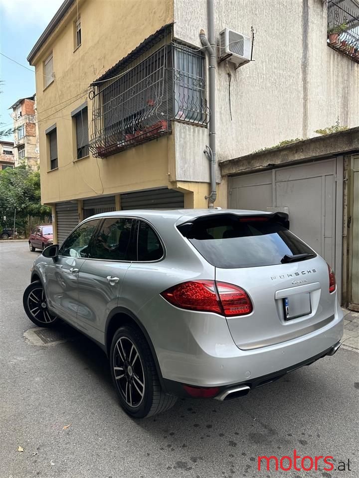 2012' Porsche Cayenne photo #6