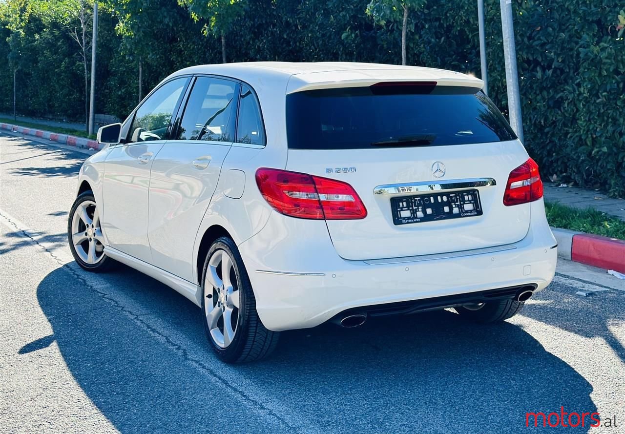 2015' Mercedes-Benz B 200 photo #3