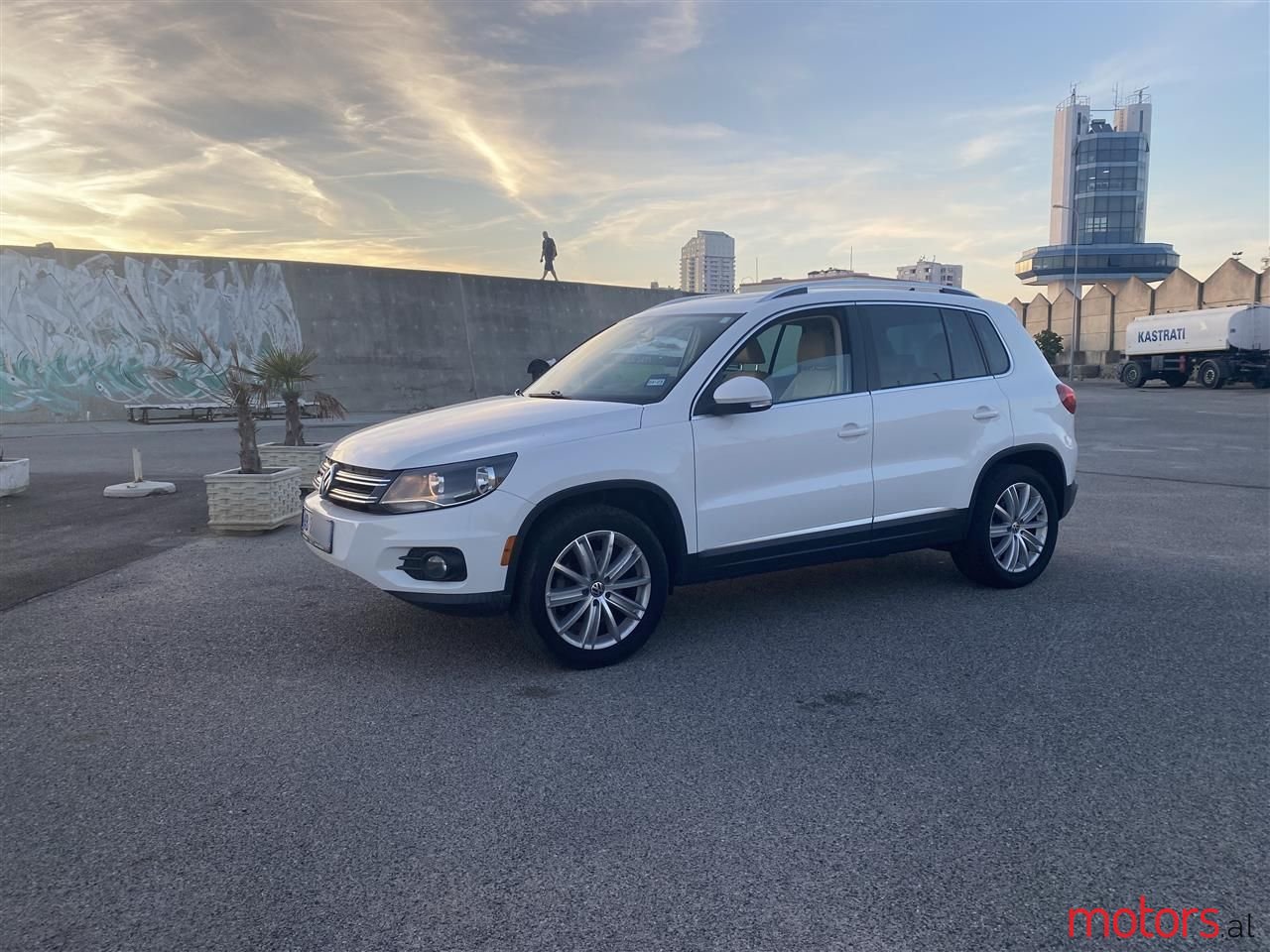 2012' Volkswagen Tiguan photo #1