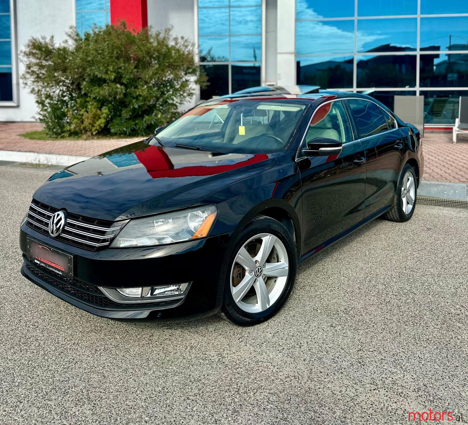 2013' Volkswagen Passat photo #1