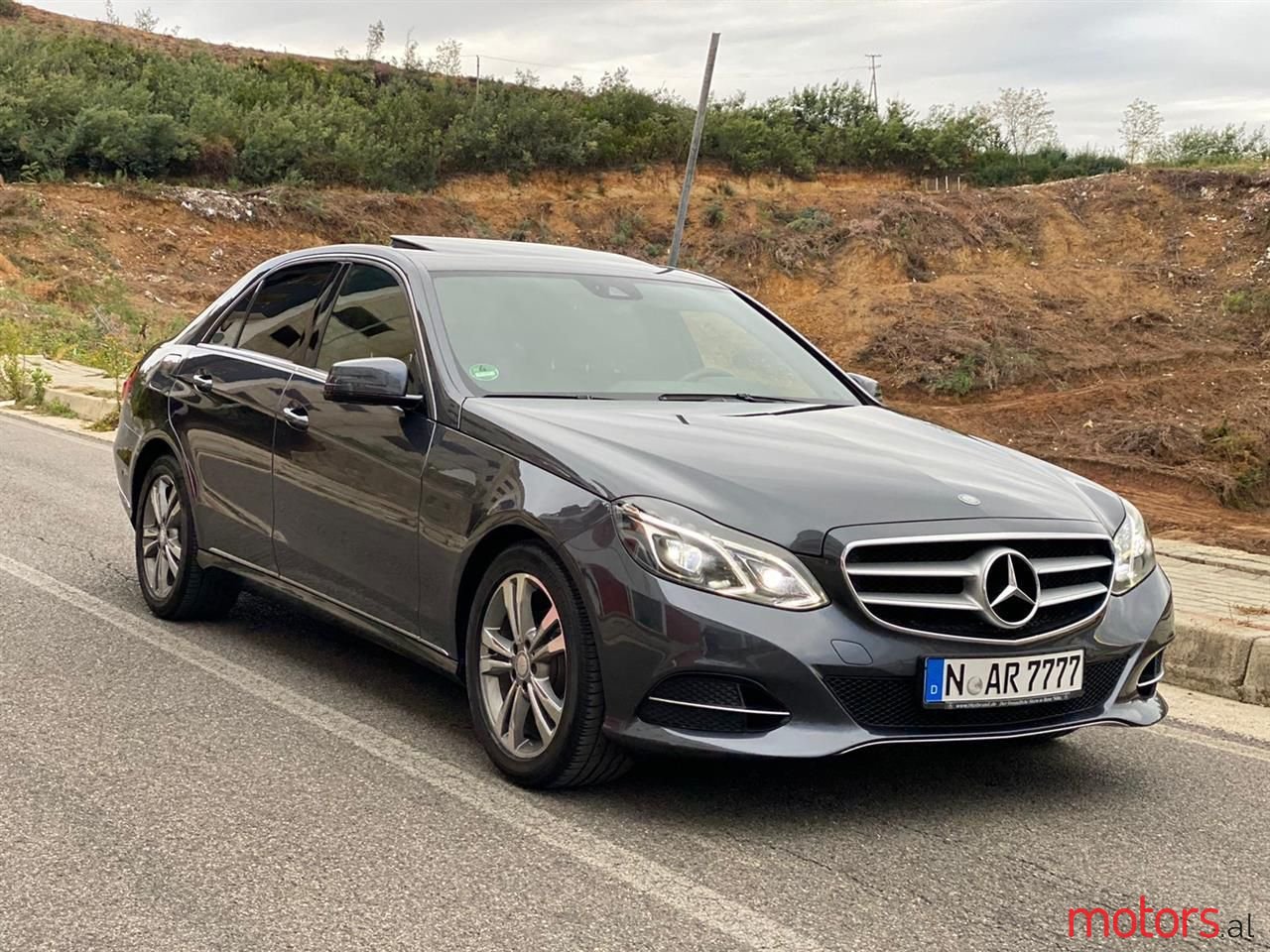 2013' Mercedes-Benz E 220 photo #3