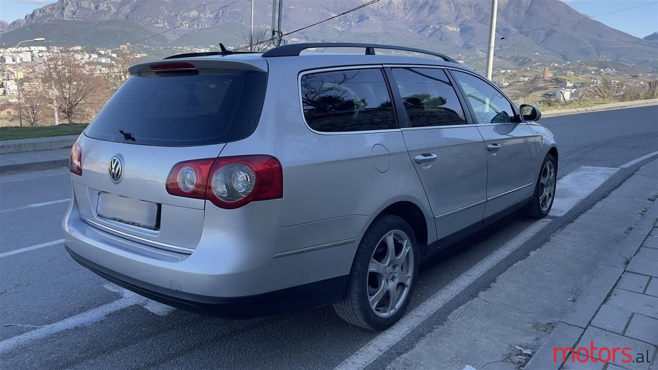 2005' Volkswagen Passat photo #5