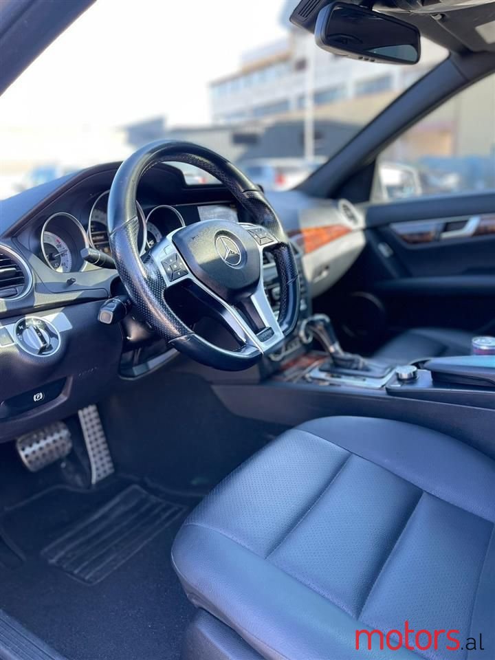 2012' Mercedes-Benz C 300 photo #6