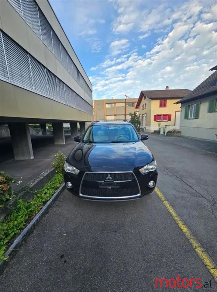 2012' Mitsubishi Outlander photo #3