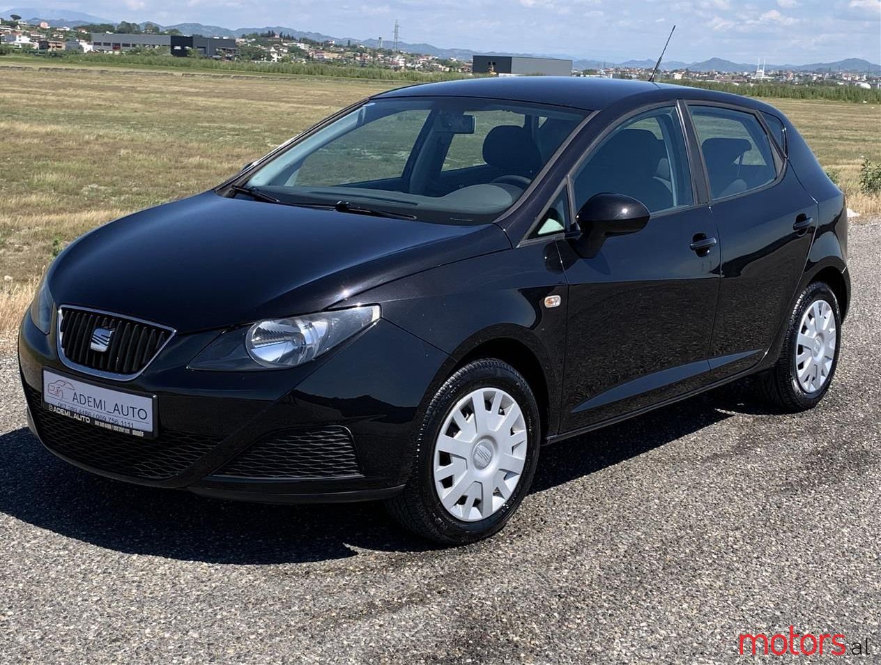 2010' SEAT Ibiza photo #1