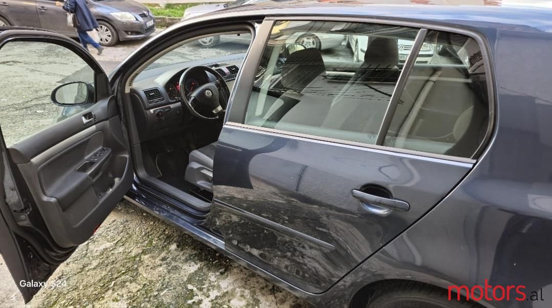 2008' Volkswagen Golf photo #5