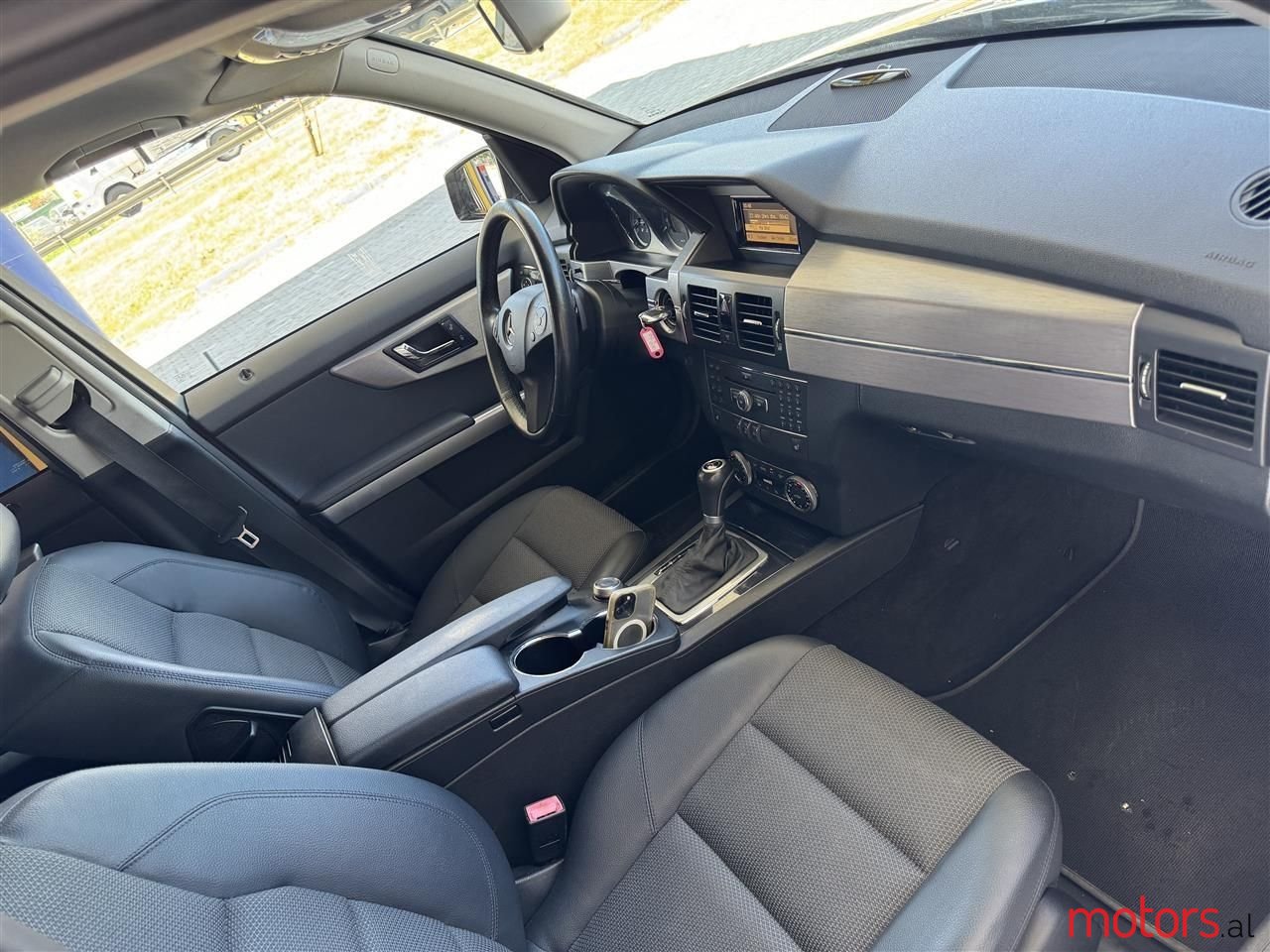 2010' Mercedes-Benz GLK 350 photo #3