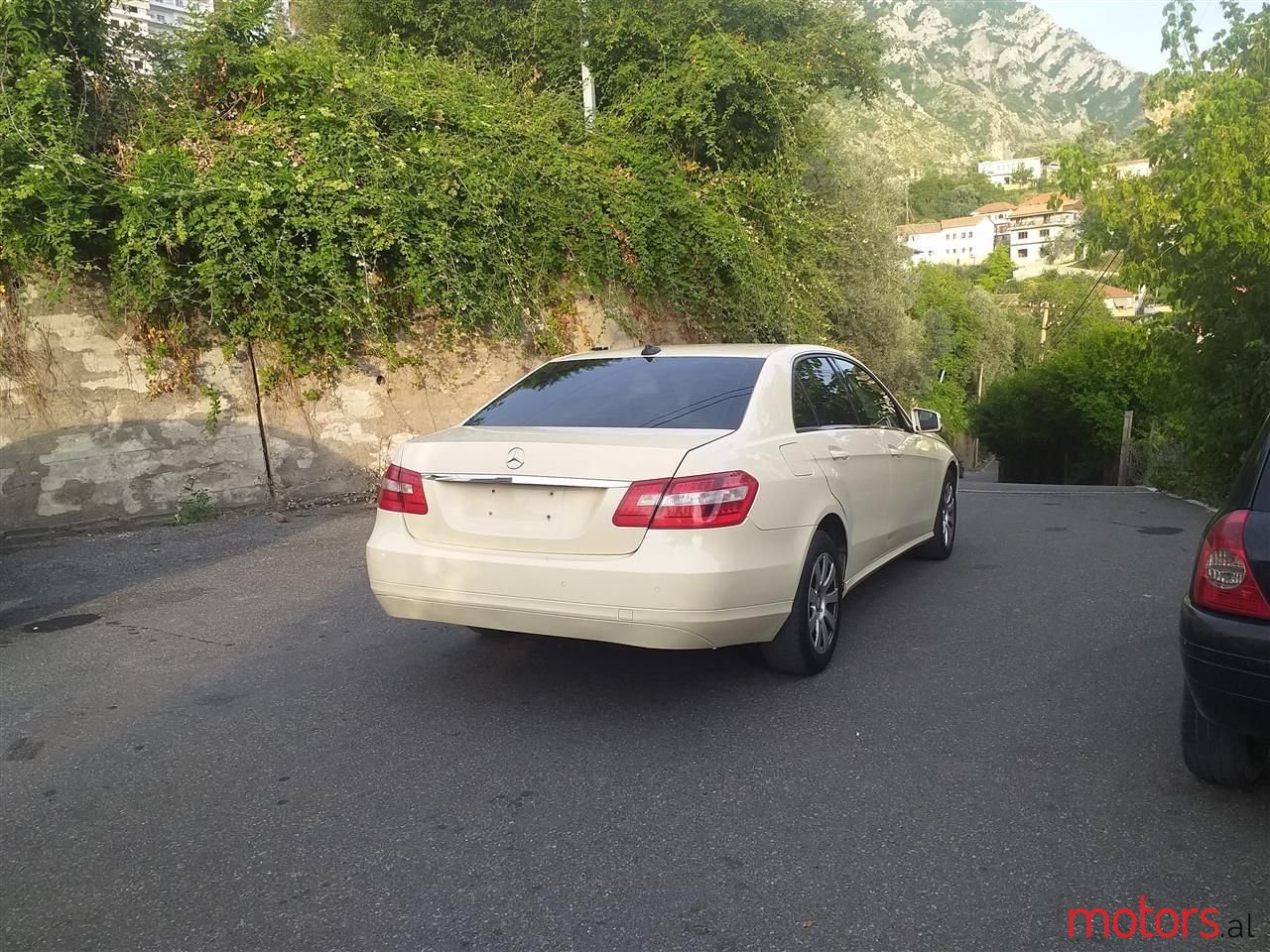 2010' Mercedes-Benz E 200 photo #2