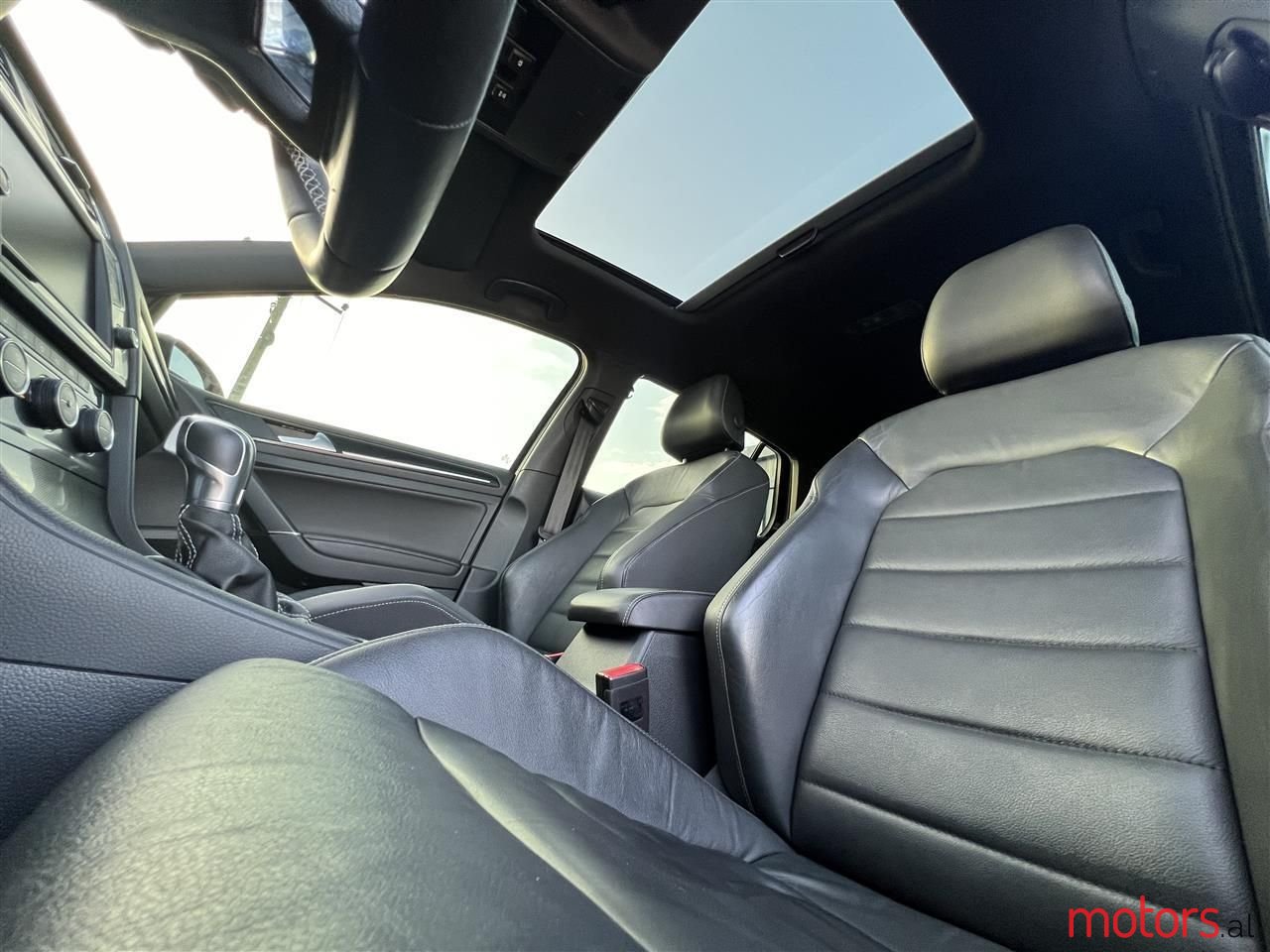 2015' Volkswagen Golf photo #4