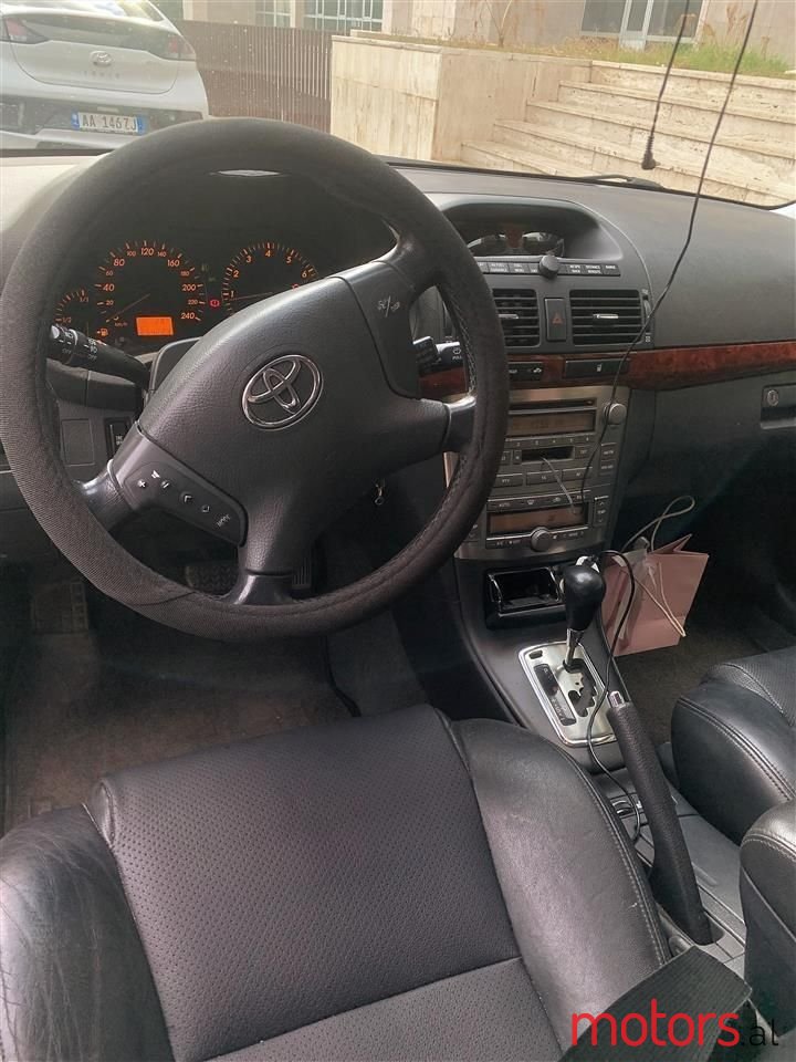 2005' Toyota Avensis photo #2