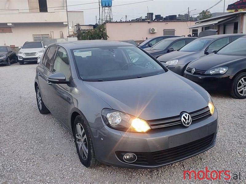 2010' Volkswagen Golf photo #2