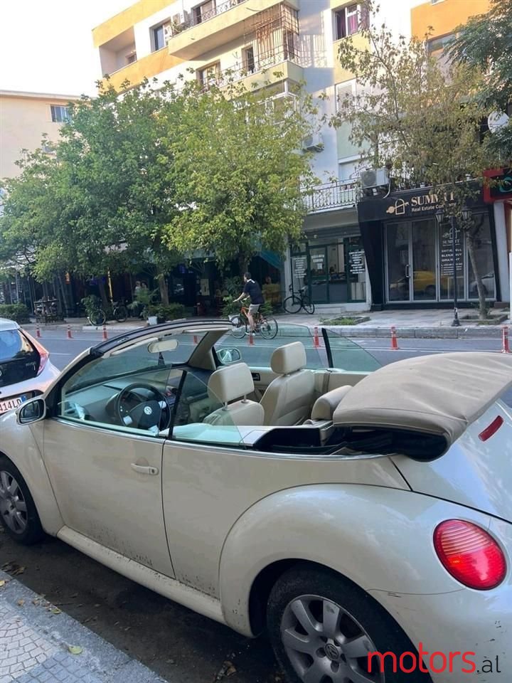 2006' Volkswagen Beetle photo #2