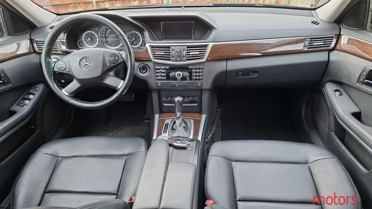 2009' Mercedes-Benz E 200 photo #5