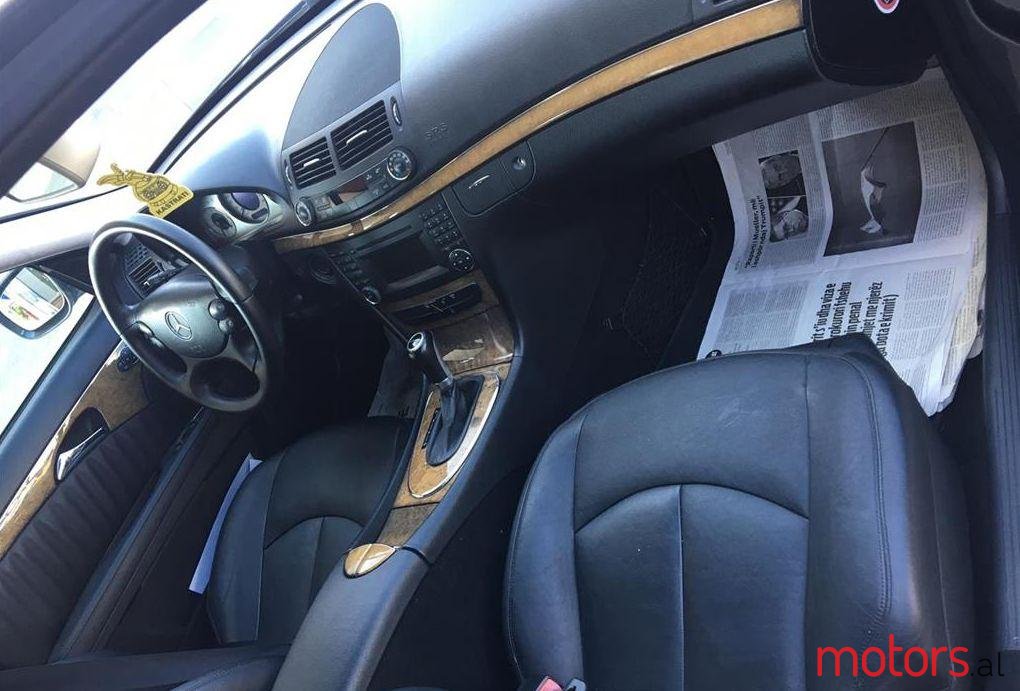 2008' Mercedes-Benz 220 photo #2