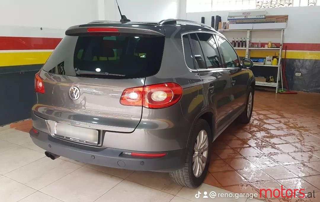 2010' Volkswagen Tiguan photo #3