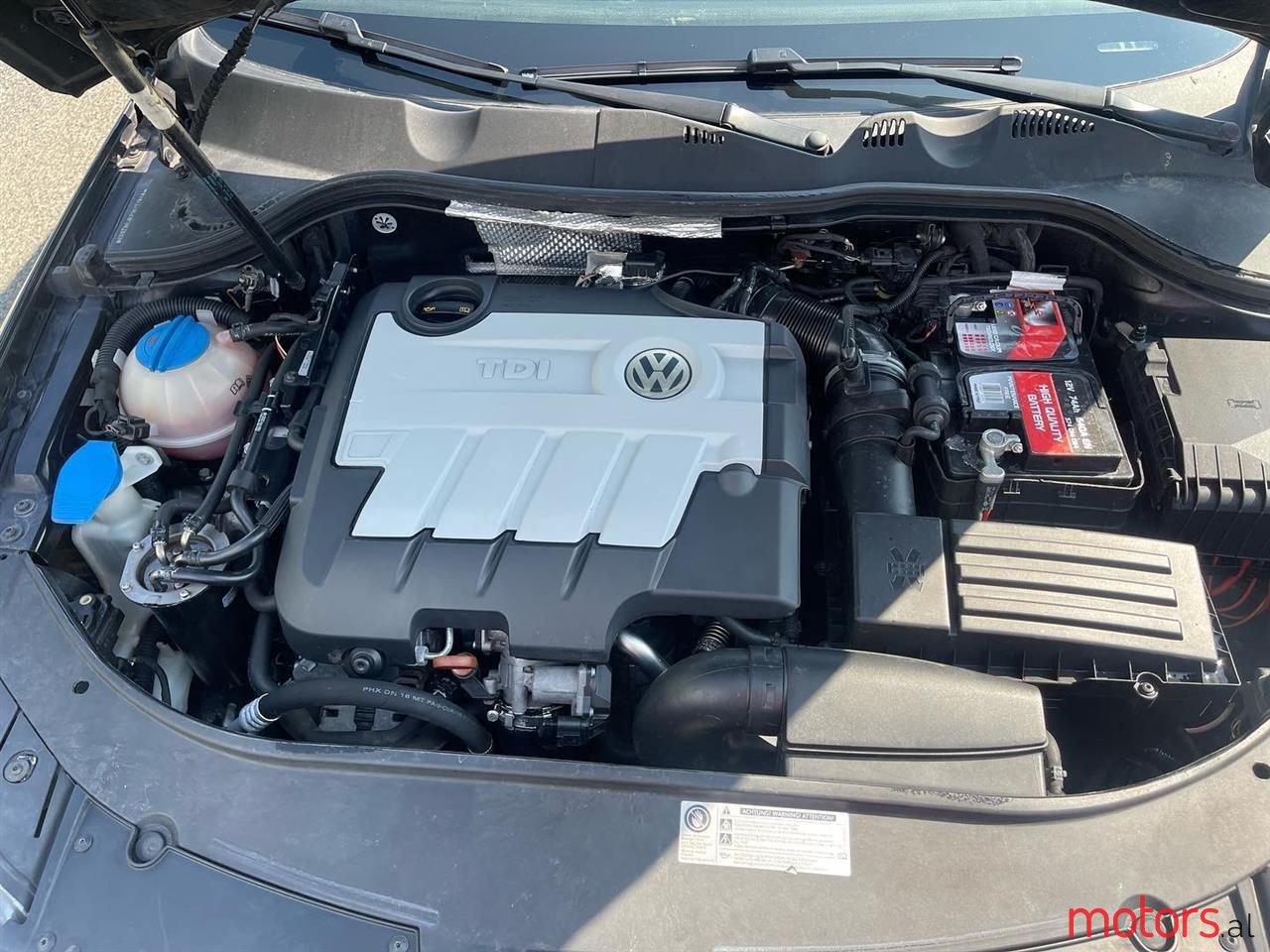 2009' Volkswagen Passat photo #3