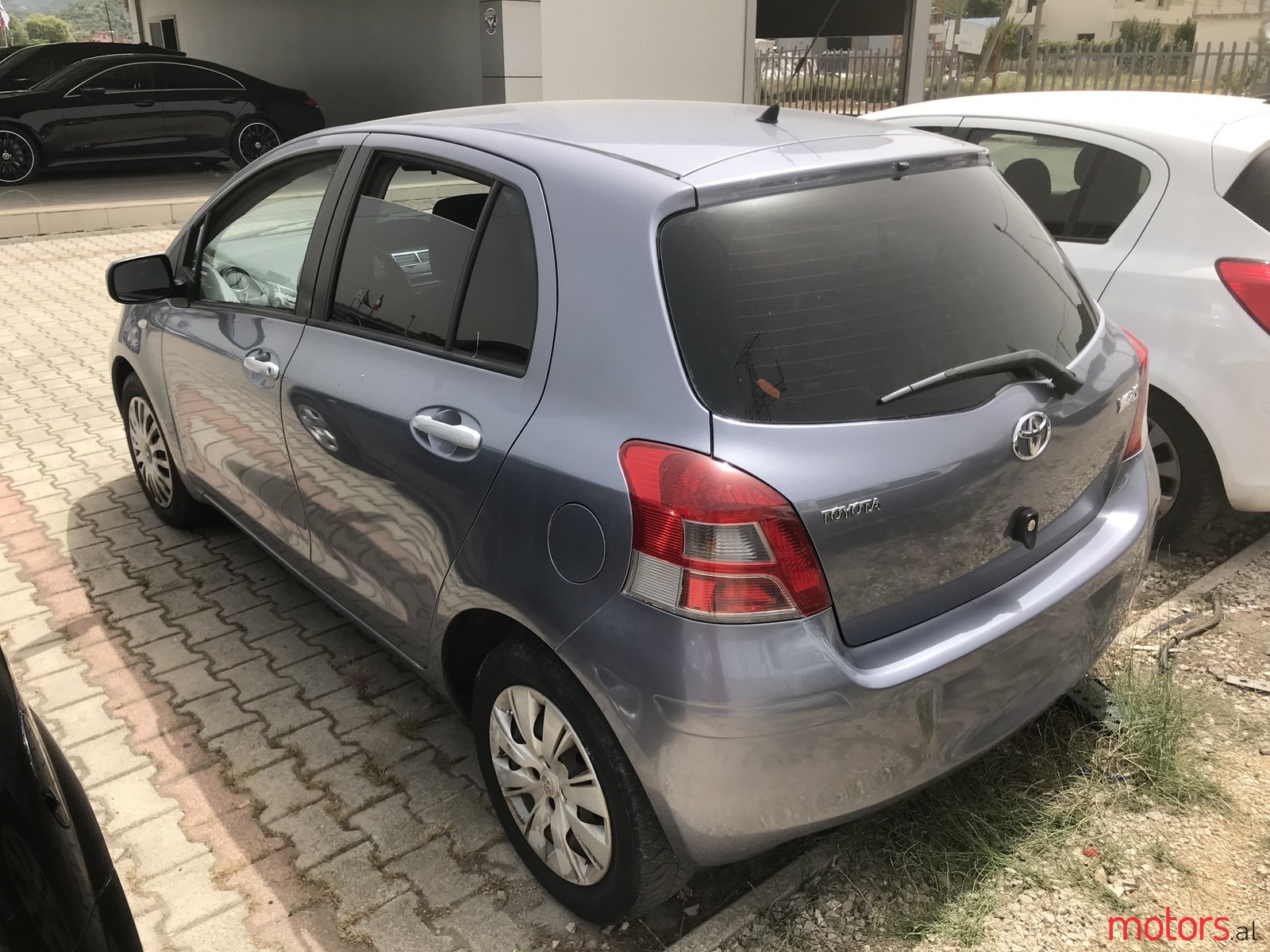 2011' Toyota Yaris photo #2