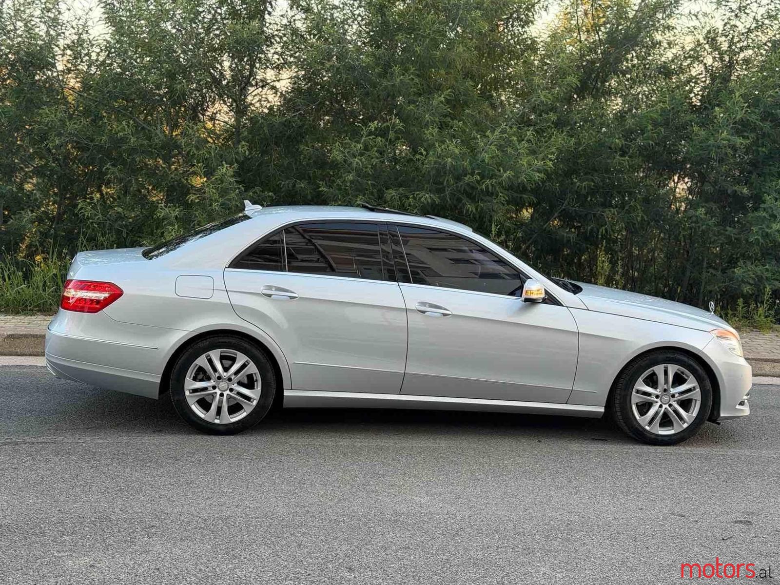 2013' Mercedes-Benz E 220 photo #3