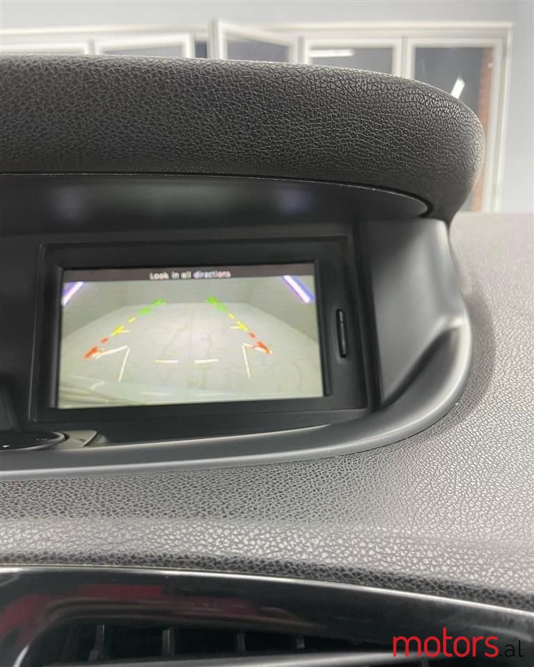 2011' Renault Scenic photo #5