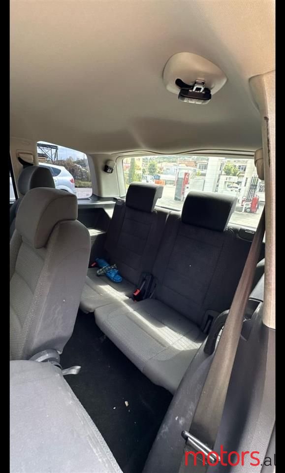 2006' Volkswagen Touran photo #4