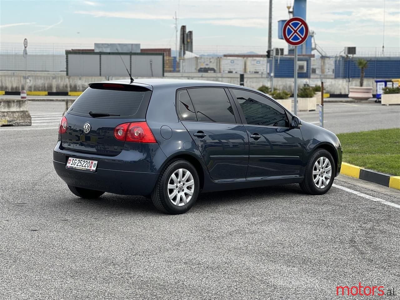 2006' Volkswagen Golf photo #2