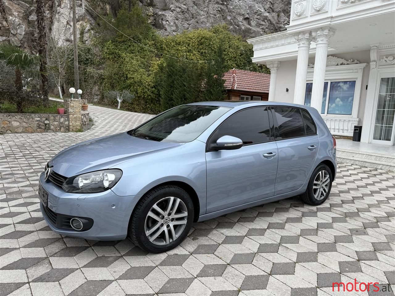 2011' Volkswagen Golf photo #1