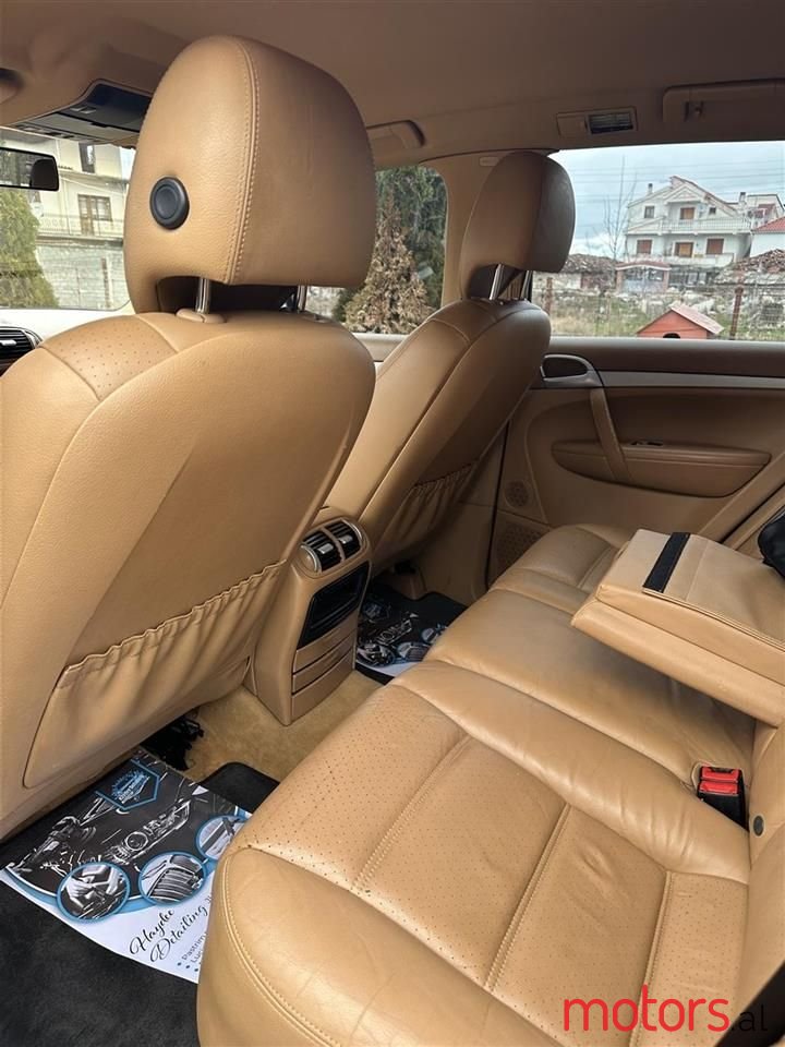 2005' Porsche Cayenne photo #3