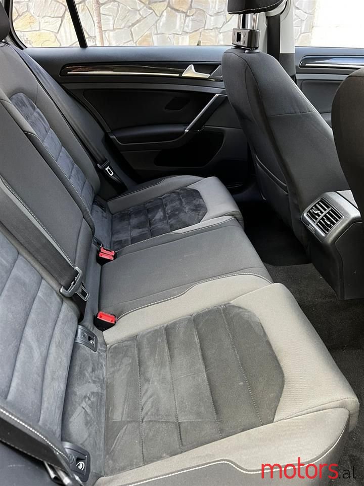 2016' Volkswagen Golf photo #4