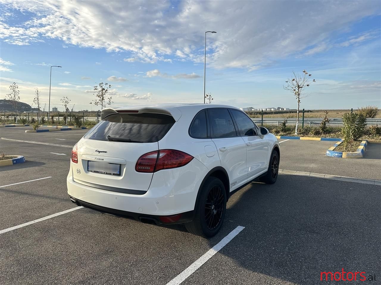 2011' Porsche Cayenne photo #3