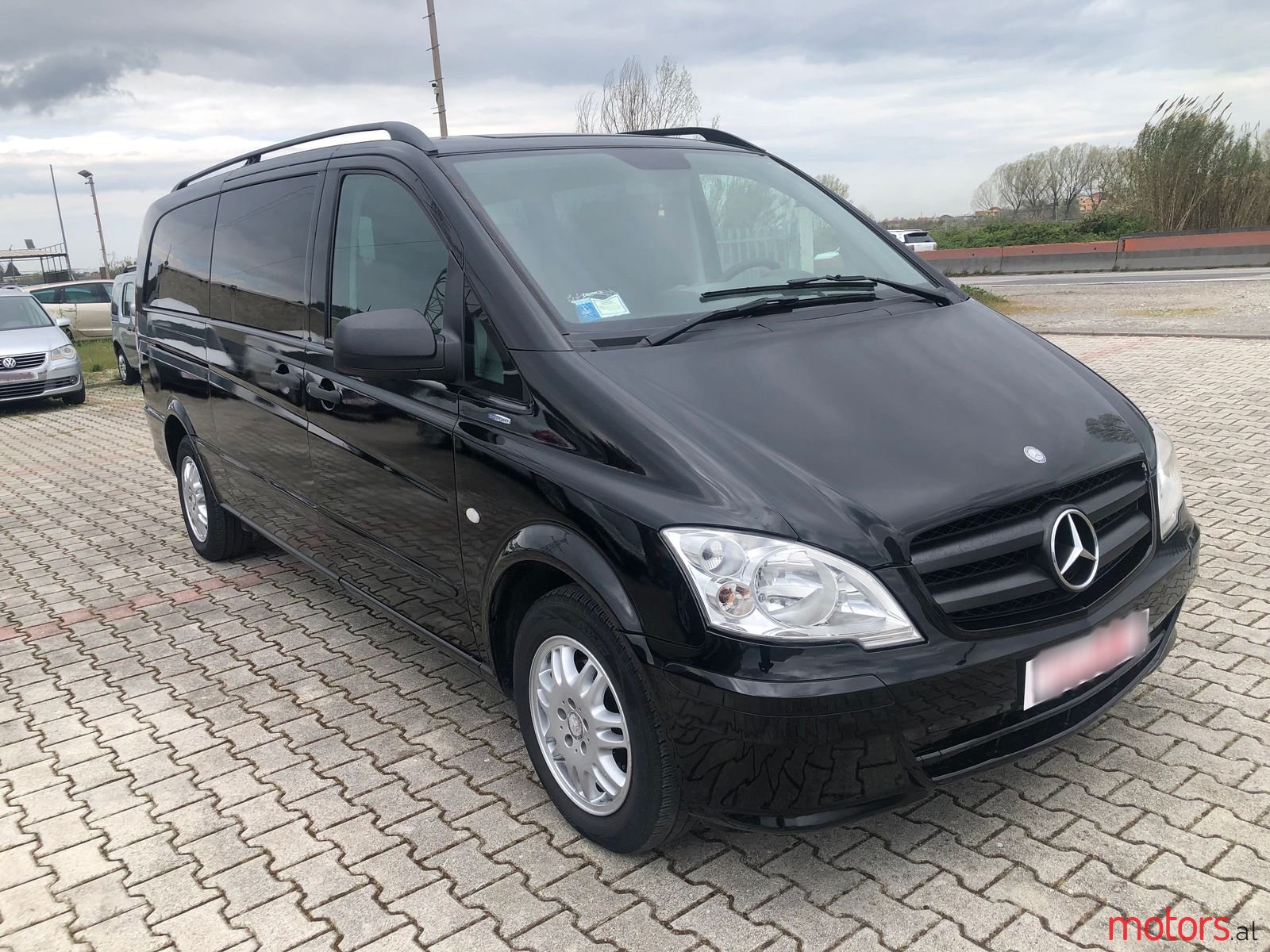 2013' Mercedes-Benz Viano photo #1