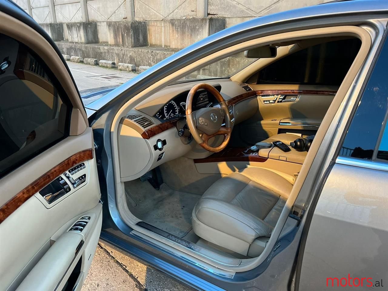 2011' Mercedes-Benz S 500 photo #2