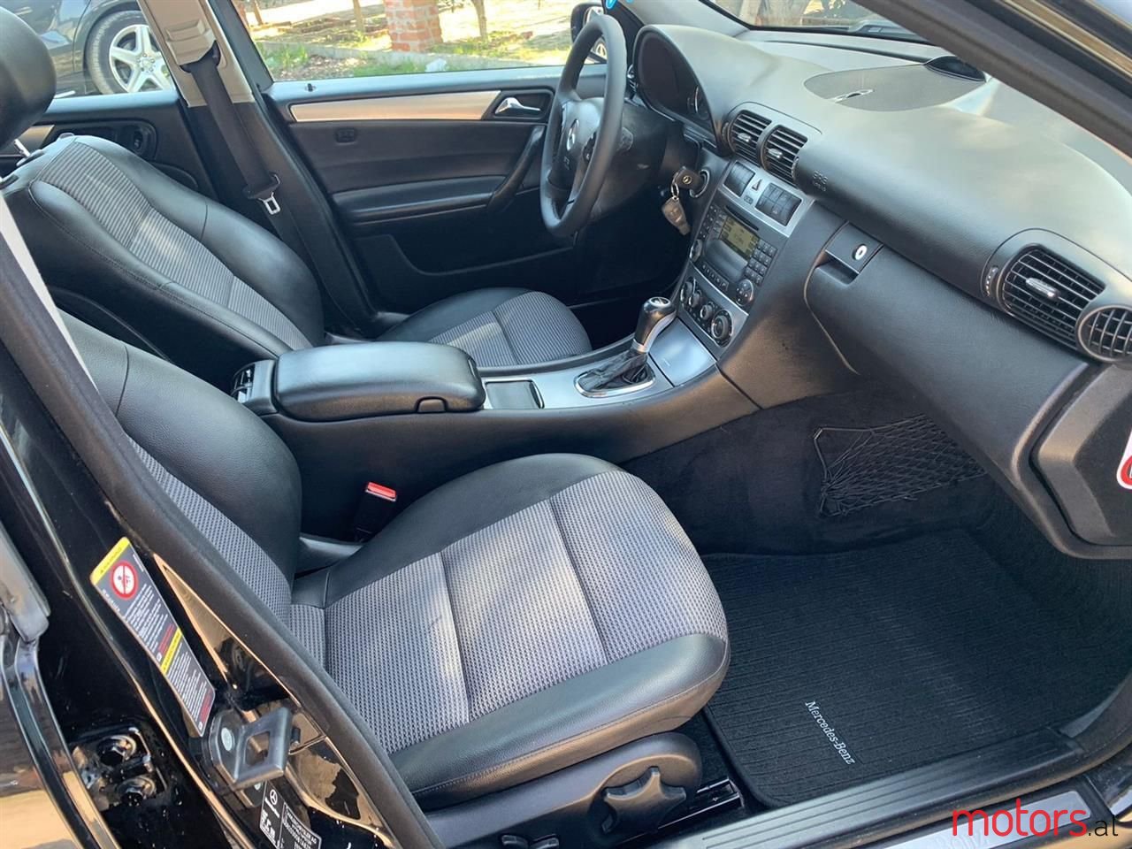 2006' Mercedes-Benz 220 photo #3