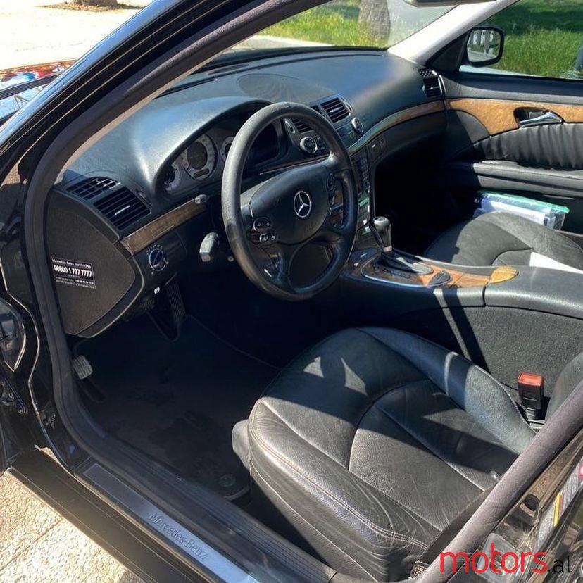 2009' Mercedes-Benz 300 photo #6